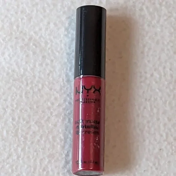 🎉HP🎉🌵3/$20🌵 Monte Carlo (Deep Cranberry Red) Soft Matte Metallic Lip Cream - Picture 3 of 16